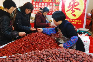 農(nóng)副產(chǎn)品展銷會火熱開幕 市民爭相選購備年貨